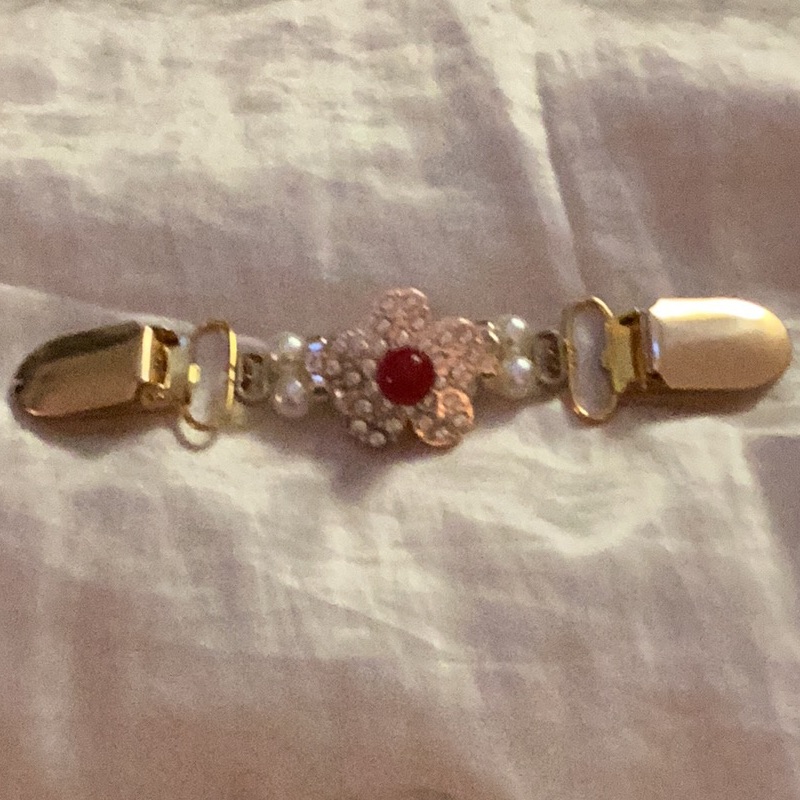 Nwot Just Too Beautiful Rhinestone Sweater Clasp Fun To Wear